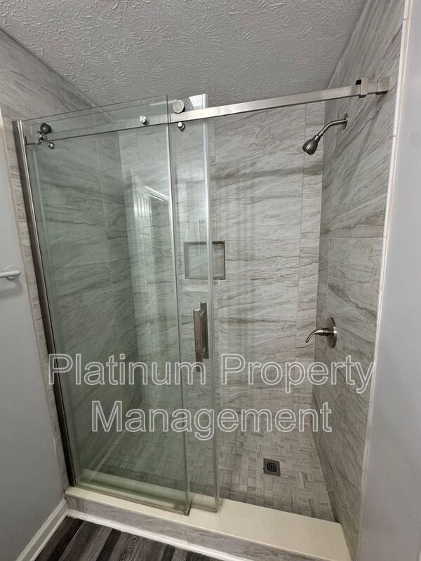 Building Photo - 4798 Rock Island Ln NW