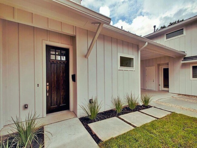 Building Photo - 4705 Rosedale Ave