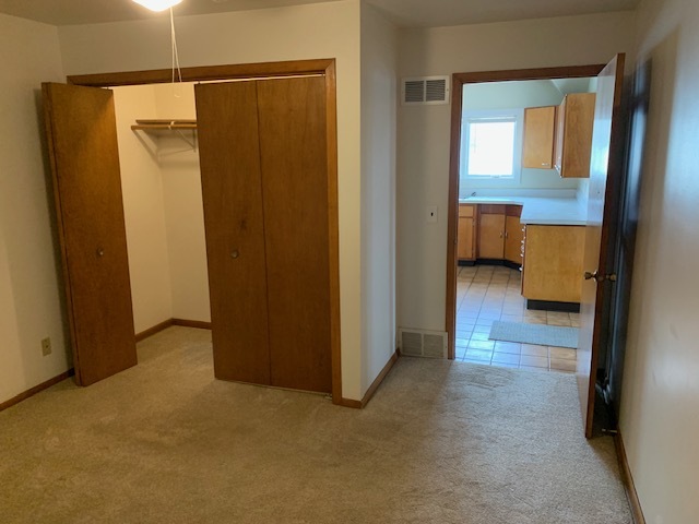 Large Bedroom/Office - 8 S Lincolnway St