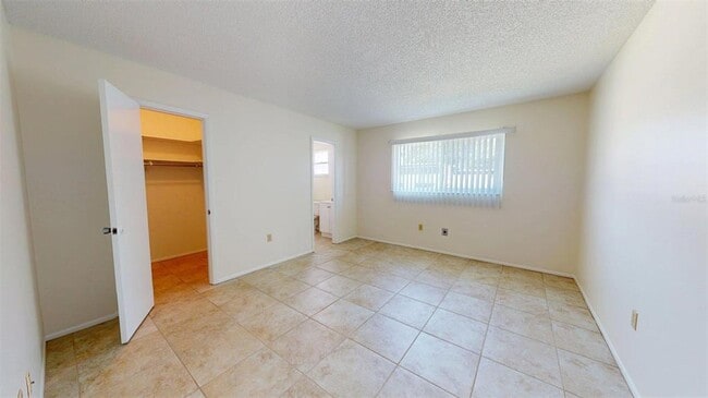 Building Photo - 1213 Glen Oaks Dr E