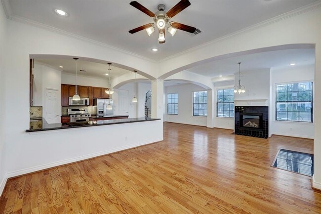 Building Photo - 7539 Highmeadow Dr