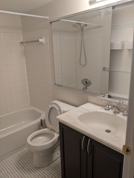 Building Photo - 1691B Bluebird Dr