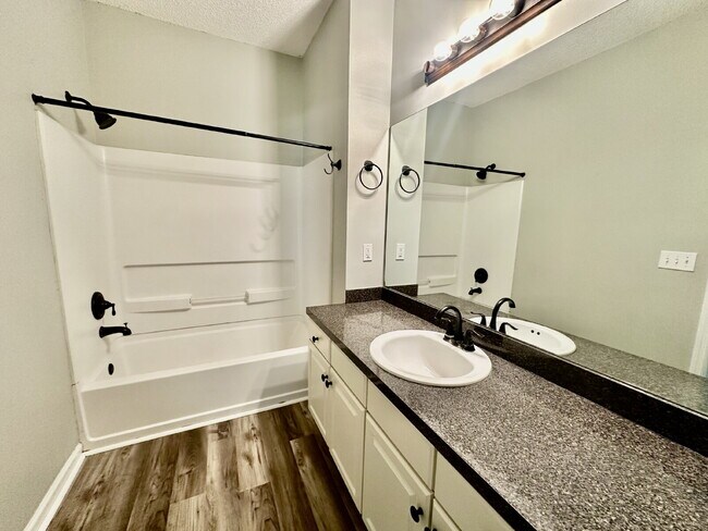 Building Photo - Fantastic Three Bedroom Updated Home in Bluffton!