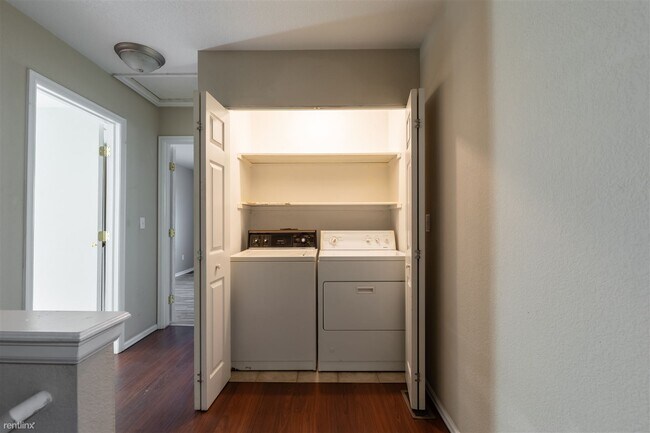 Building Photo - 3 br, 2 bath House - 2227 South Galapago S...