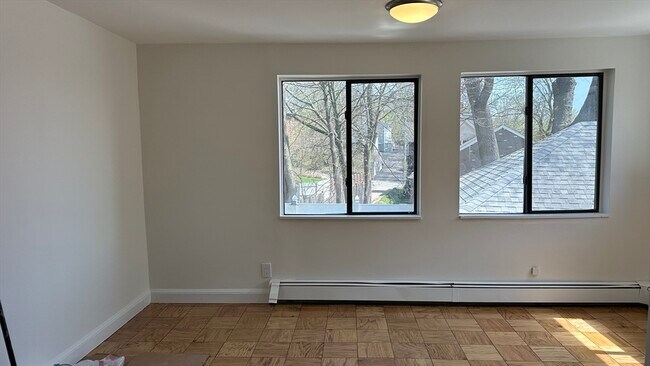 Building Photo - 48 Buckley St