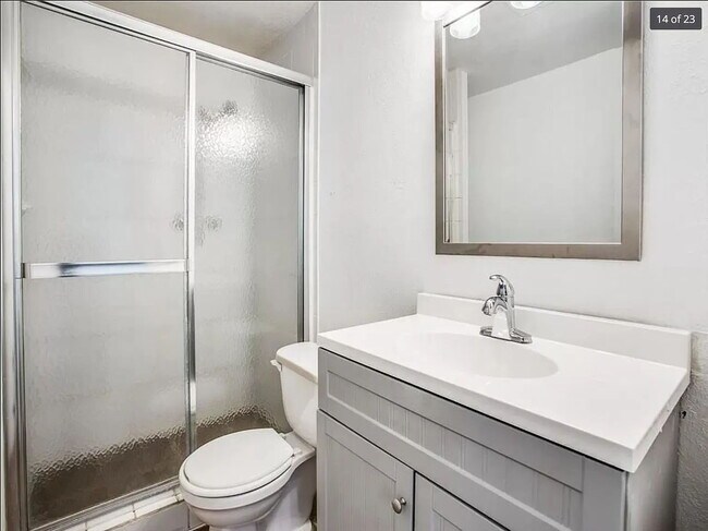 Building Photo - Darling 5 bedroom Home Near TCU.