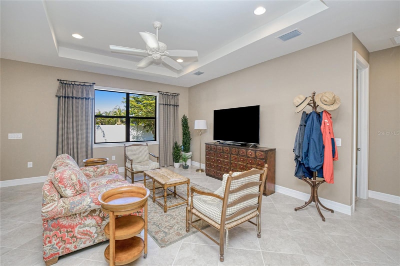 Building Photo - 2600 Sherman Oak Dr