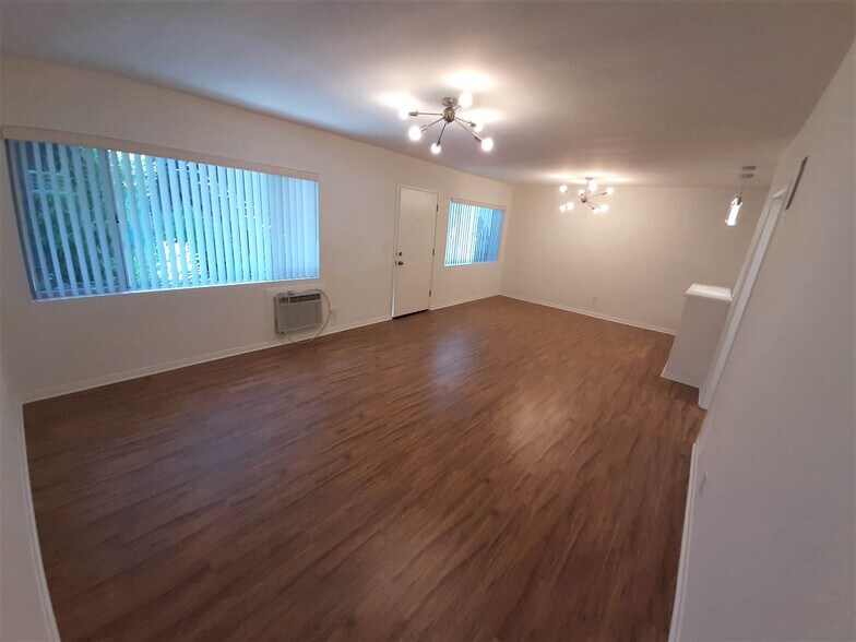 Building Photo - 14804 Dickens St