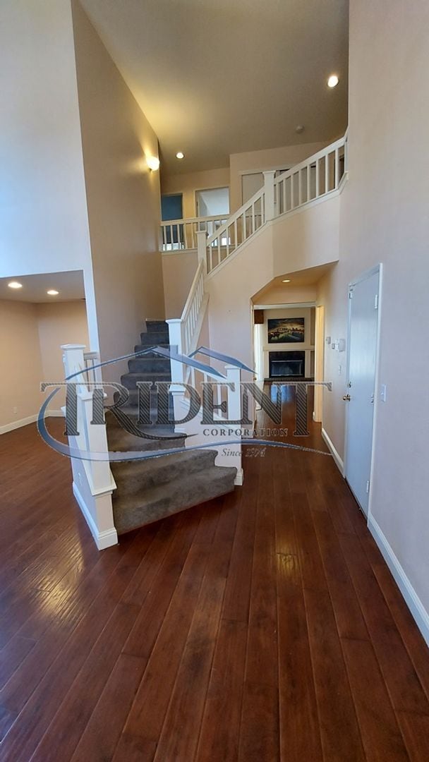 Building Photo - This is a large 4 bedroom, 3 bath SOLAR house with a bonus room upstairs