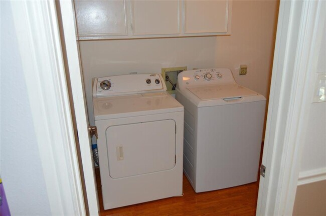 Building Photo - 3114 Greenridge Dr