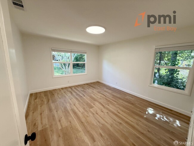Building Photo - 4570 Alhambra Way