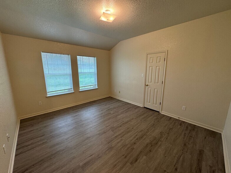 Building Photo - 2609 Vernice Loop