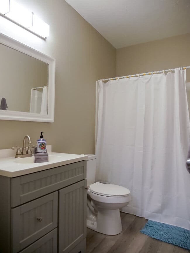 Building Photo - 151 Cub St W