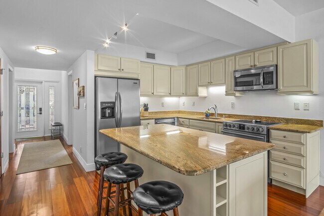 Building Photo - 730 Greensward Ct