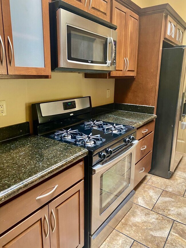 Building Photo - 4206 Tres Ninos Dr