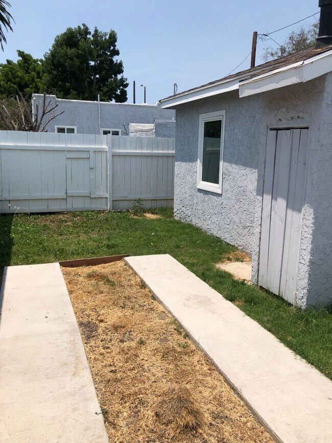 Building Photo - 5890 Gardenia Ave