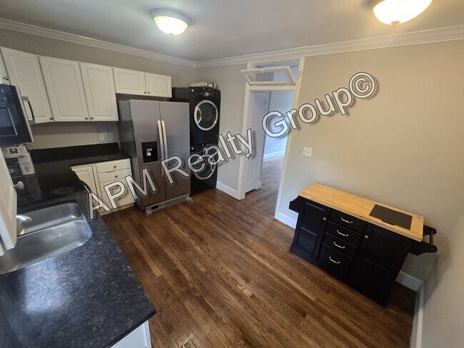 Building Photo - Upstairs condo in Earlewood Commons
