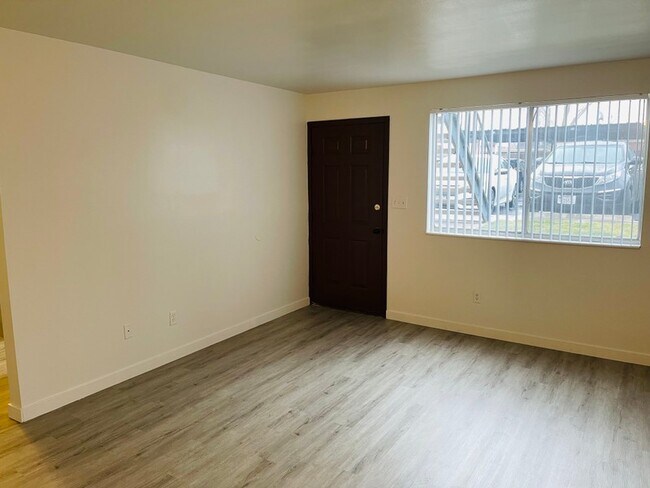 Building Photo - 459 E 2700 S