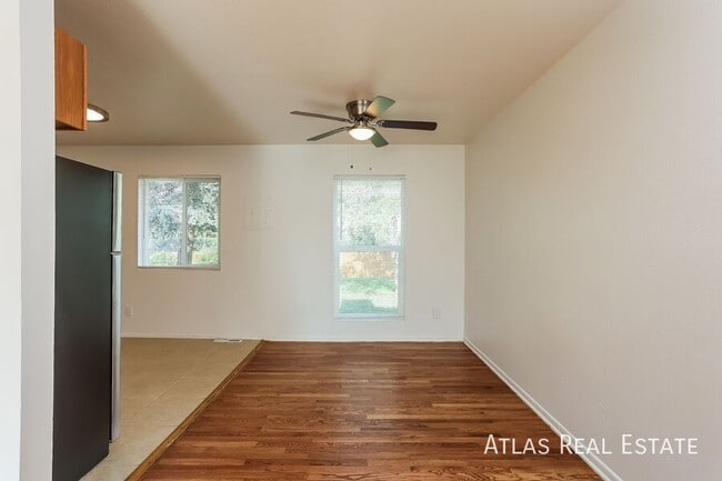 Building Photo - 649 Evanston St