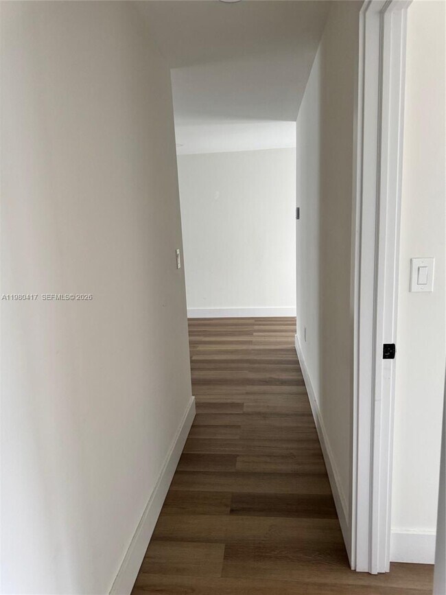 Building Photo - 9425 SW 4th Ln