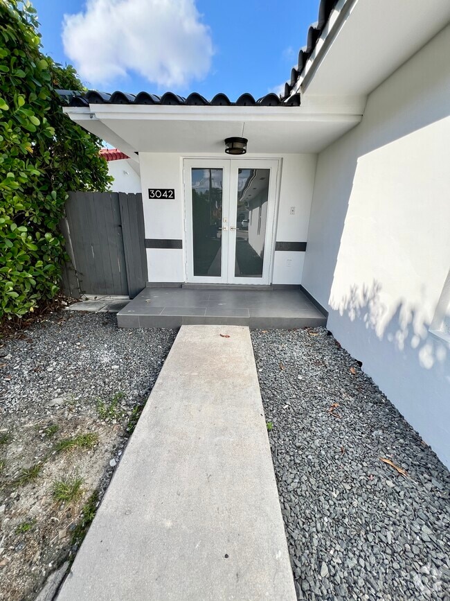 Building Photo - 3042 SW 16th Ter