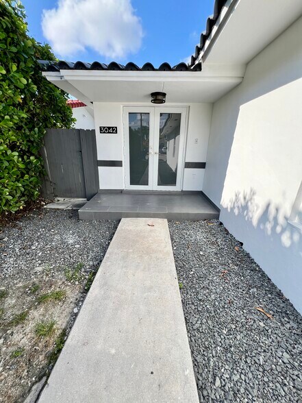 Primary Photo - 3042 SW 16th Ter