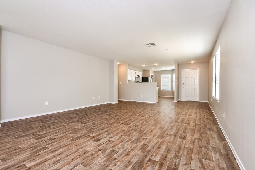 Building Photo - 613 Black Sand Ct