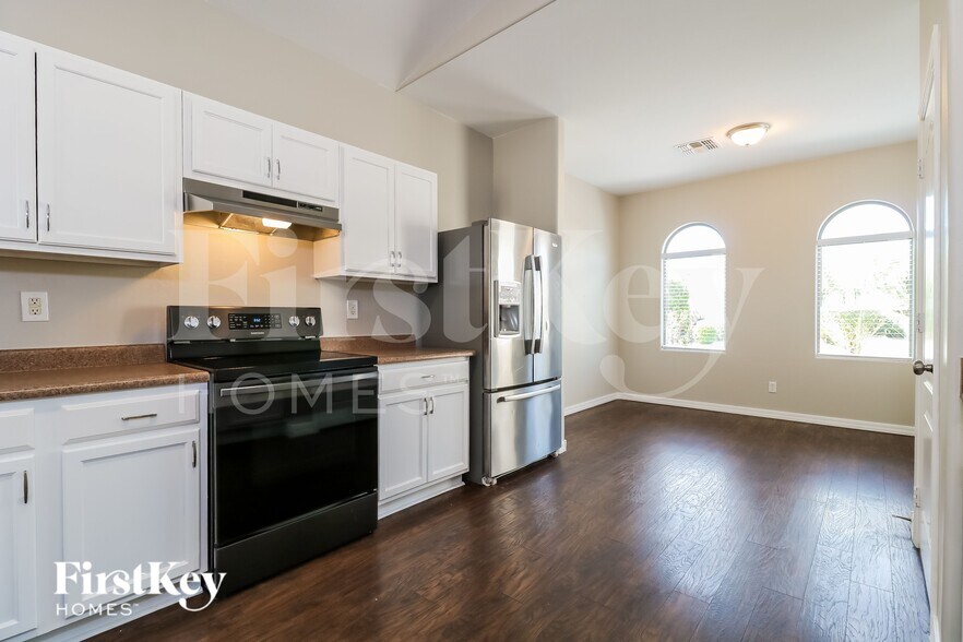 Building Photo - 24853 W Rosita Ave