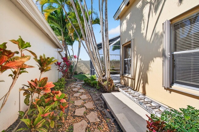 Building Photo - 7848 Travelers Tree Dr