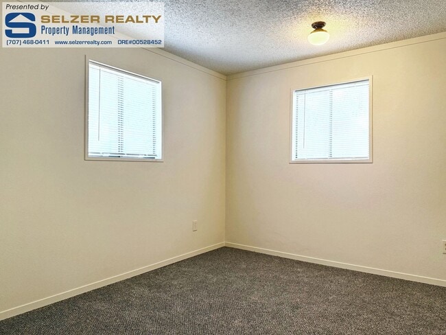 Building Photo - Cute & cozy 1 bd. cottage in a great centr...