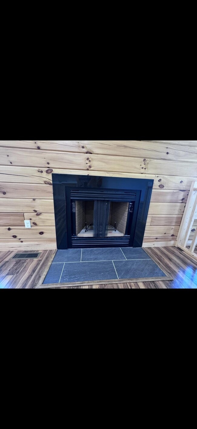Building Photo - 1339 Hickory Point Dr