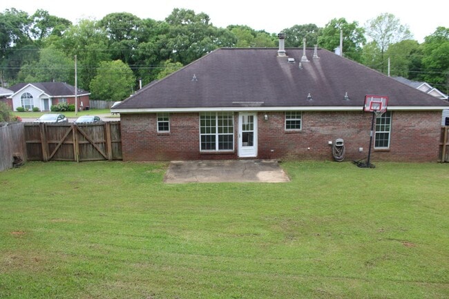 Building Photo - Home for rent in Prattville
