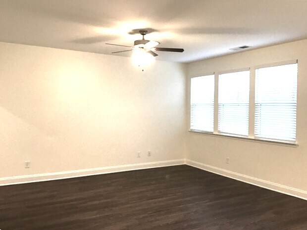 Building Photo - 205 Lindridge Dr