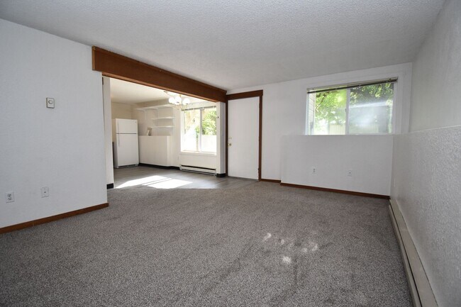 Building Photo - Ground Level 2 Bed Apartment in Great Loca...
