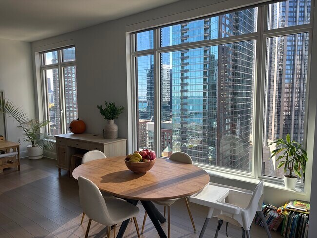 Building Photo - 514 N Peshtigo Ct