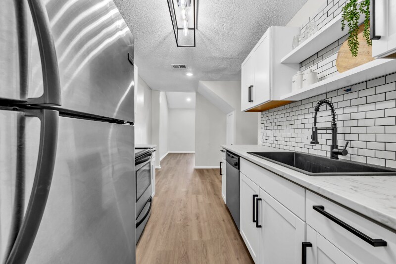 Building Photo - 801 Burcale Rd