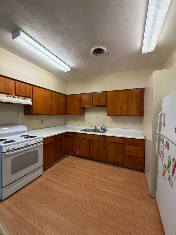 Building Photo - 423 W Walnut St