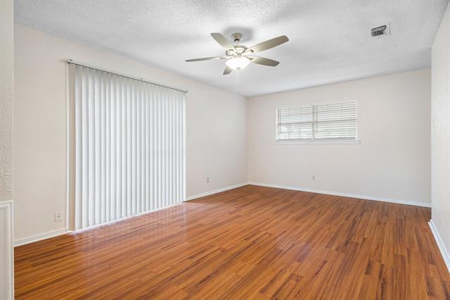 Building Photo - 726 E Pecan St