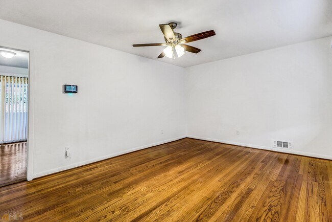 Building Photo - 2537 Bonnybrook Dr SW