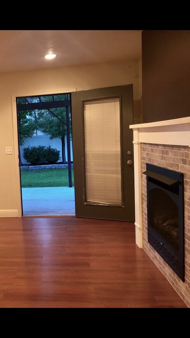 Building Photo - 944 Longleaf Dr