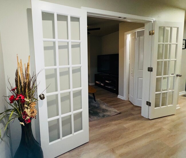 Building Photo - 2447 McAlpine Terrace