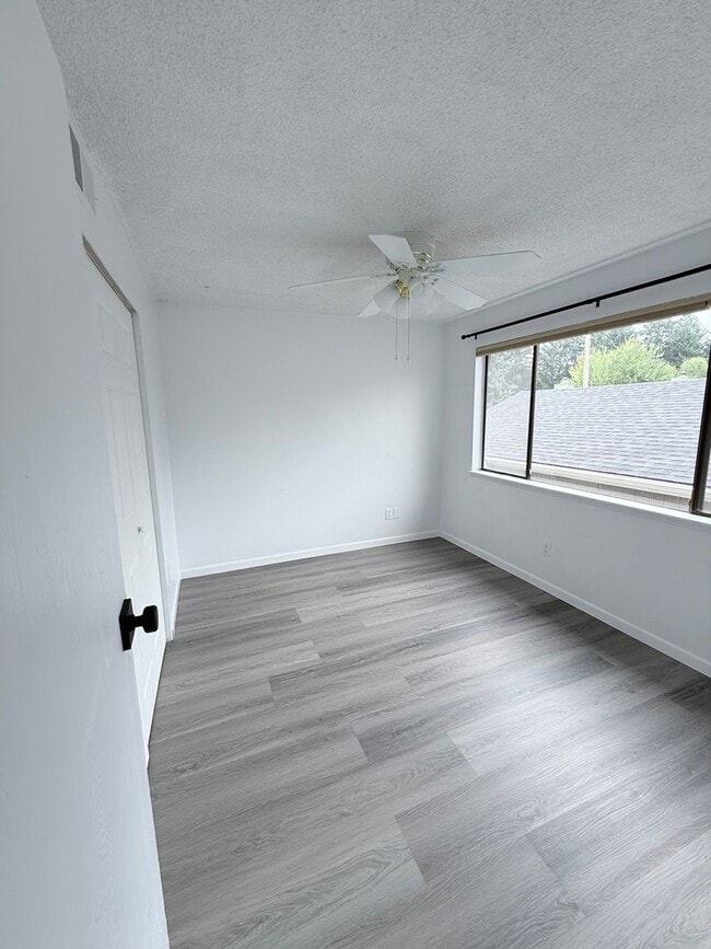 Building Photo - Charming 3-Bed Condo in Quail Run | Pool, ...