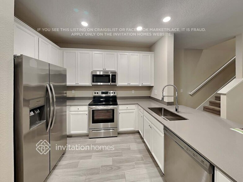 Building Photo - 13289 Shore Grass Dr