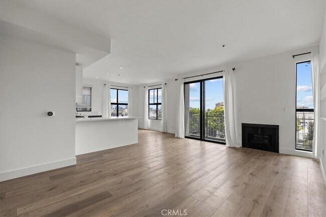 Building Photo - 8811 Burton Way