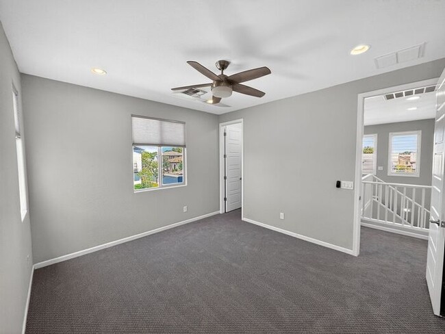 Building Photo - Stunning 5 Bed/5Bath Home in Gated Community – Over 3,100 SqFt of Modern Living -New Carpet throu...