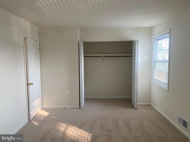 Building Photo - 10175 Irongate Way