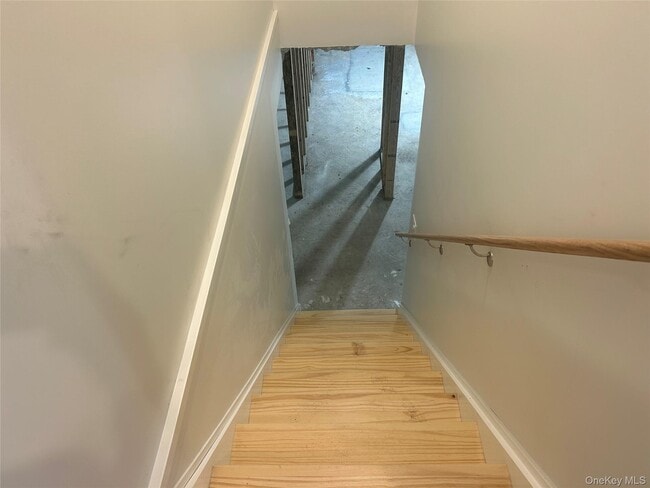 Building Photo - 49 Hackensack Heights Rd