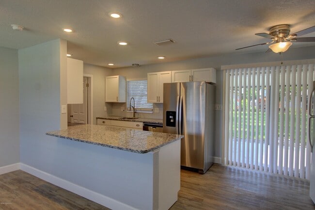 Building Photo - 3210 Westwood Dr