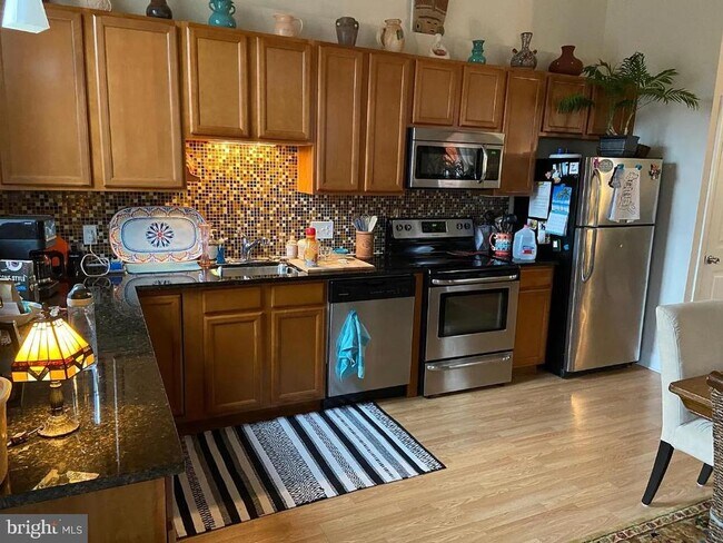 Building Photo - 85 Valley Rd