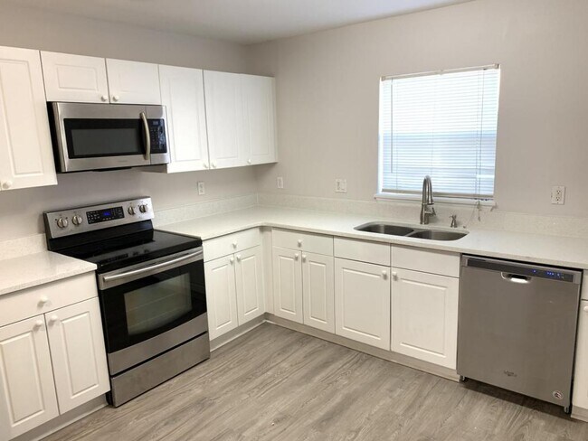 Building Photo - 2869 Club Cortile Circle